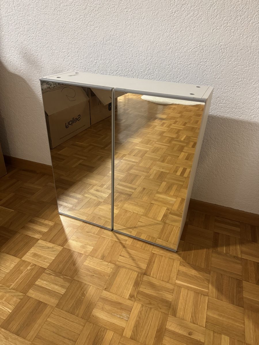 Armadietti a specchio: Spiegelschrank Ikea mit Glasböden Lillängen – Usato da Hermetschwil-Staff venduto da Joannestrm