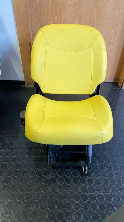 Fahrersitz, Gelb aus Umrüstung von John Deere X949 (Gebraucht) in Niederglatt ZH für CHF 111