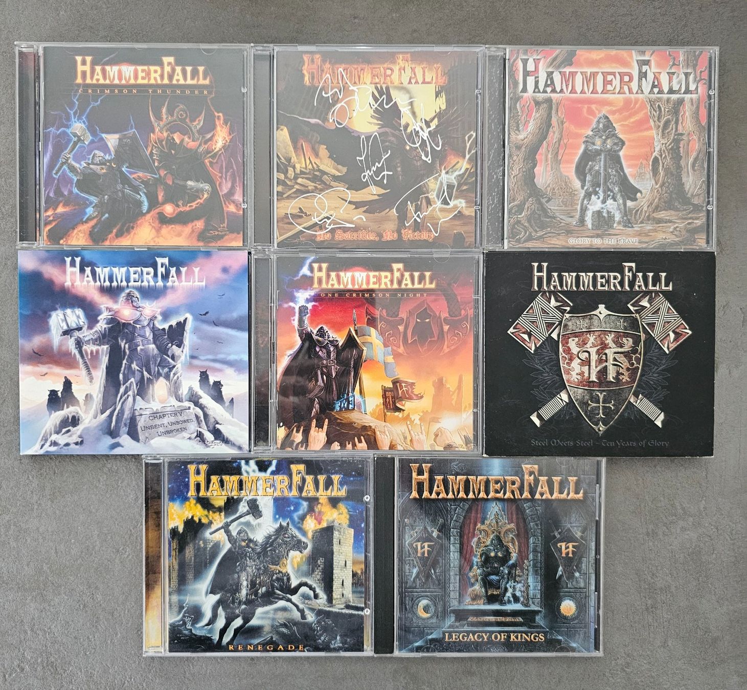 CD: HammerFall CD's + 1 x Handsigniert – Usato da Unterkulm venduto da Chaplyn2018