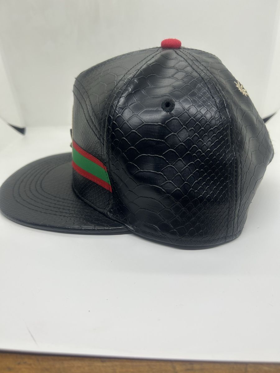 Altro in  Abbigliamento & Accessori: [NEU]: Schwarze Snapback-Cap – Nuovo (secondo la descrizione) da Arni AG venduto da CreaFlex 2