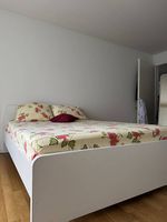 Doppelbett mit Lattenrost und Matratze