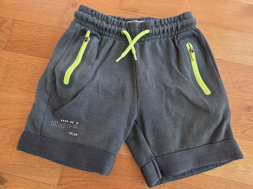 Pantaloni: Kurze Hose Gr.110 Zara Kids – Usato da Mönchaltorf venduto da snowwater