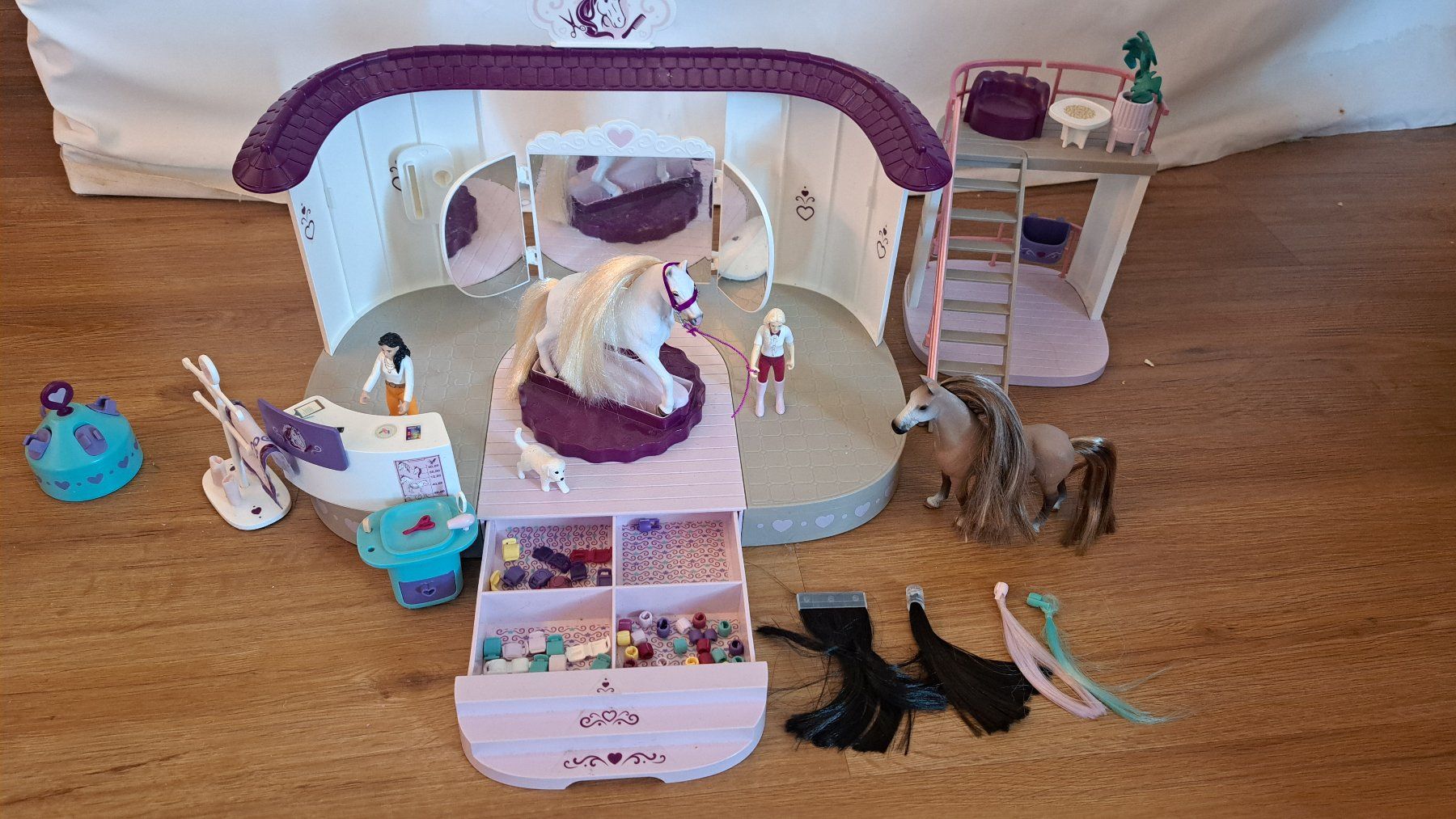 Schleich Giocattoli: SCHLEICH 42588 Beauty Salon – Usato da Romanshorn venduto da H_meyer