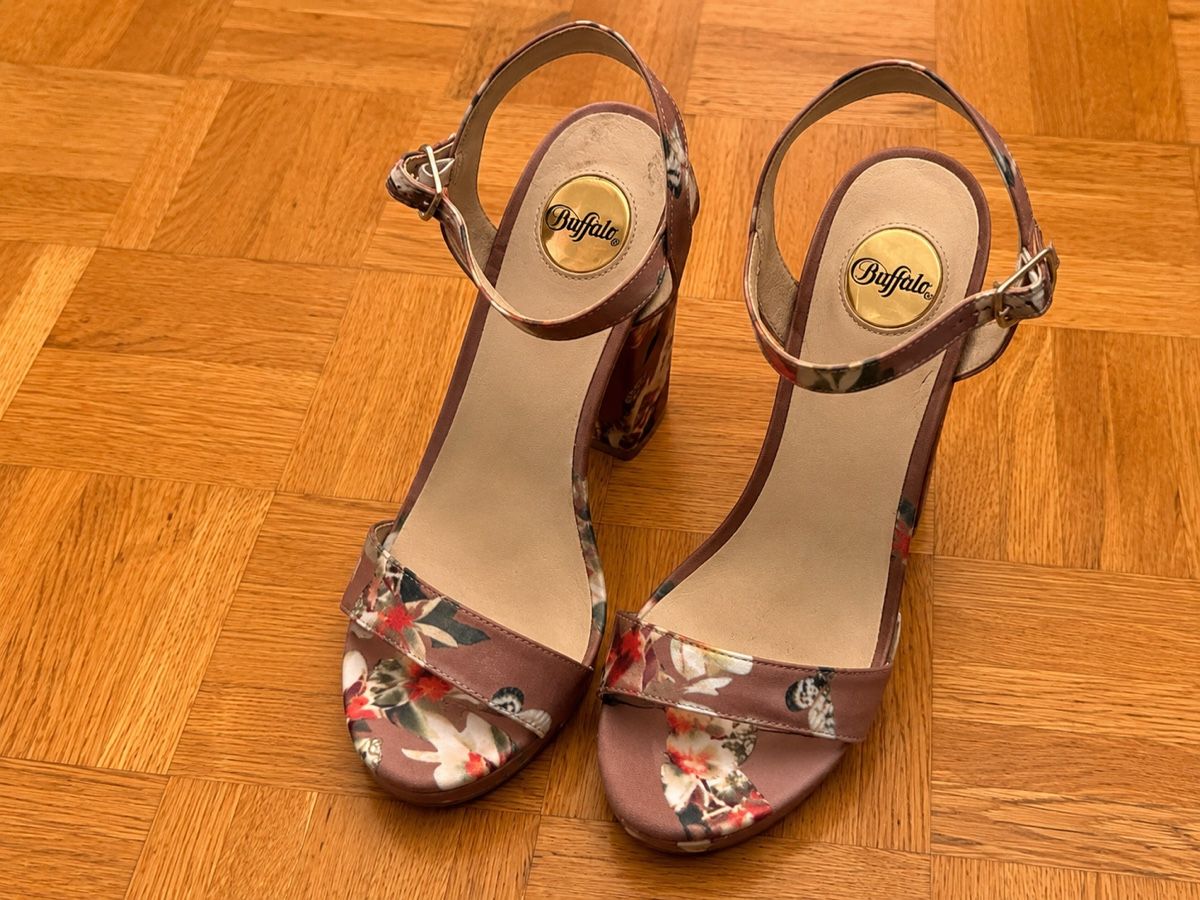 Buffalo Scarpe da donna: Buffalo Heels mit Blockabsatz Gr. 39 – Usato da Stallikon venduto da Lilly_90