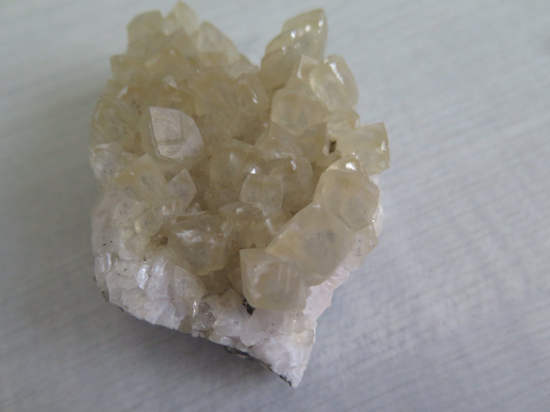 Minéraux & Lithothérapie: Calcit Stufe mit Phantombildungen – D'occasion à Schaffhausen par Yamakana51L8736OQ8 2