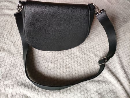 Umhängetasche schwarz 