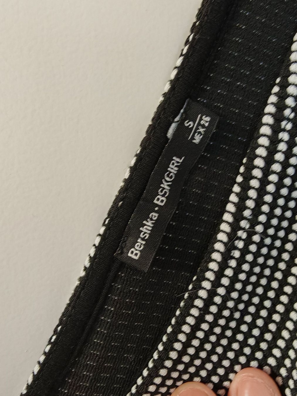 Vestiti: Robe noir et blanc Bershka – Usato da Bex venduto da sni_q7lh 2