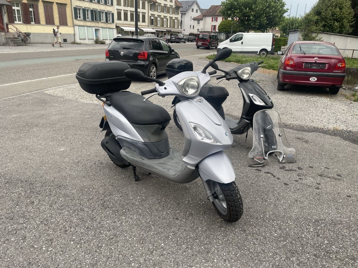 Piaggio Scooter: 2 x Piaggio Fly 125 – Usato da Oberriet SG venduto da Sandrainer 2