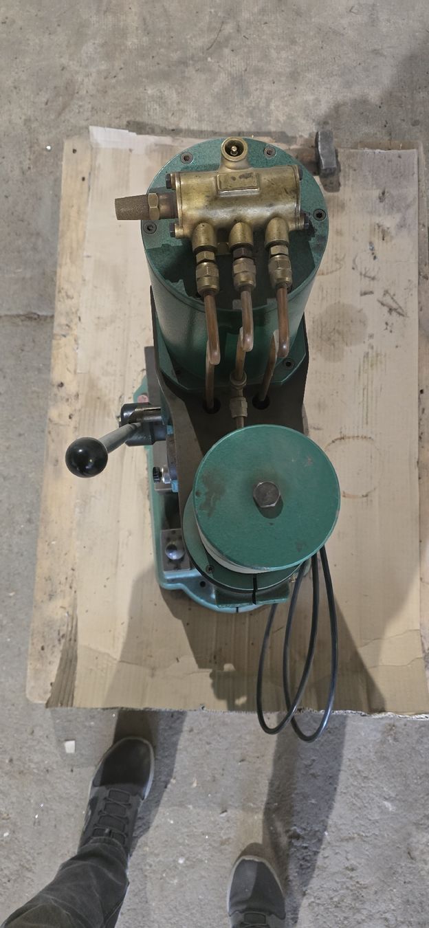 Tutte le macchine: Pneumatische Presse – Usato da Weiningen ZH venduto da ped_fbx2 5