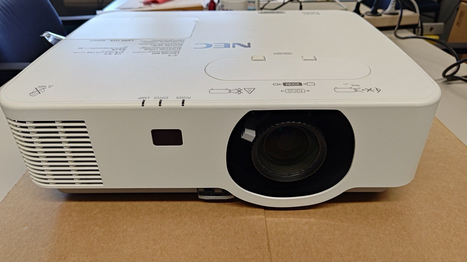 Nec Proiettori: Beamer NEC NP-P554U – Usato da Unterägeri venduto da sumatronic