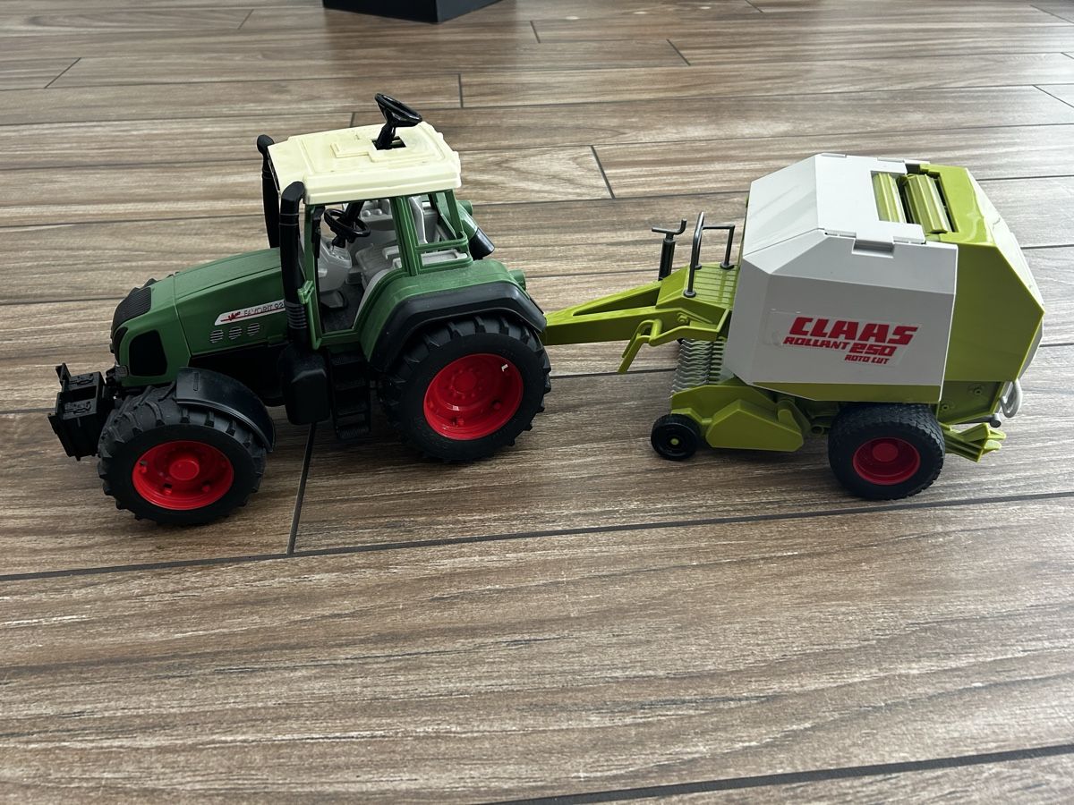 Giocattoli: Fendt traktor mit Ballenpresse – Usato da Altdorf UR venduto da arnosteff