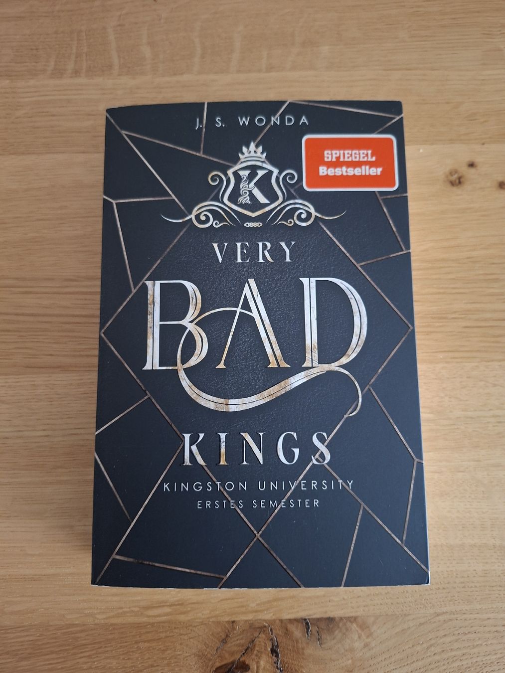 Bücher: VERY BAD ELITE / VERY BAD KINGS – Gebraucht aus Büsserach von Grenzstein 1