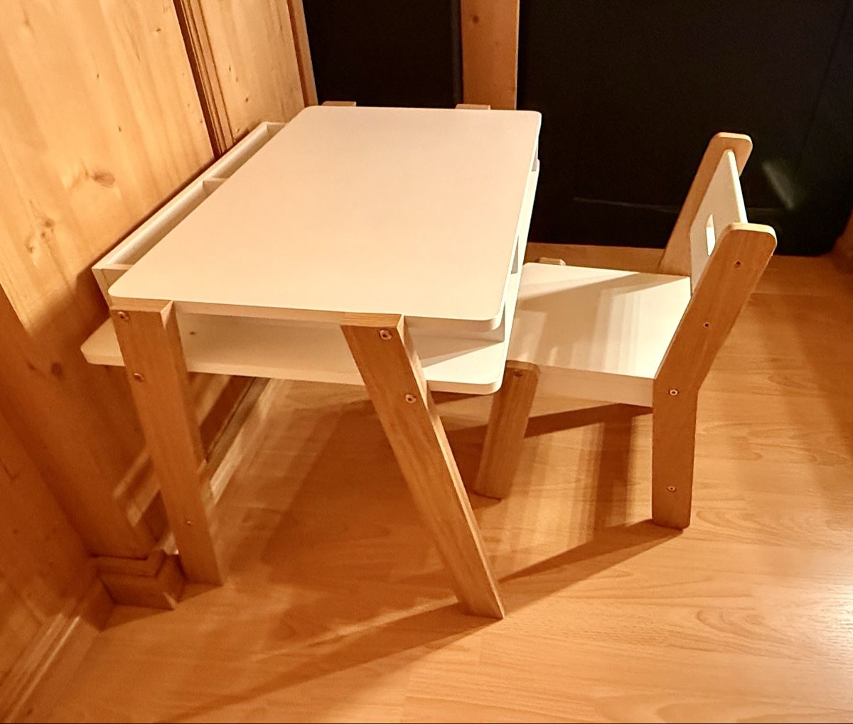 Scrivanie: Bureau/coiffeuse pour enfants – Usato da Renan BE venduto da atila08 4