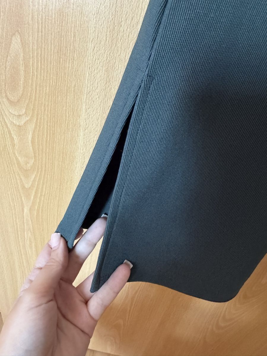 Zara Pantaloni: Olive Hose mit Schlitz – Nuovo (secondo la descrizione) da Ins venduto da maximal_30CHF 1