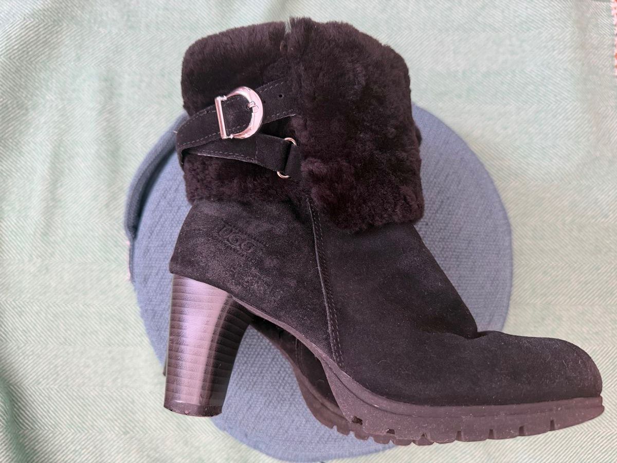 Ugg Scarpe da donna: Stiefeletten UGG Lammfell – Usato da Küsnacht ZH venduto da sabinamari