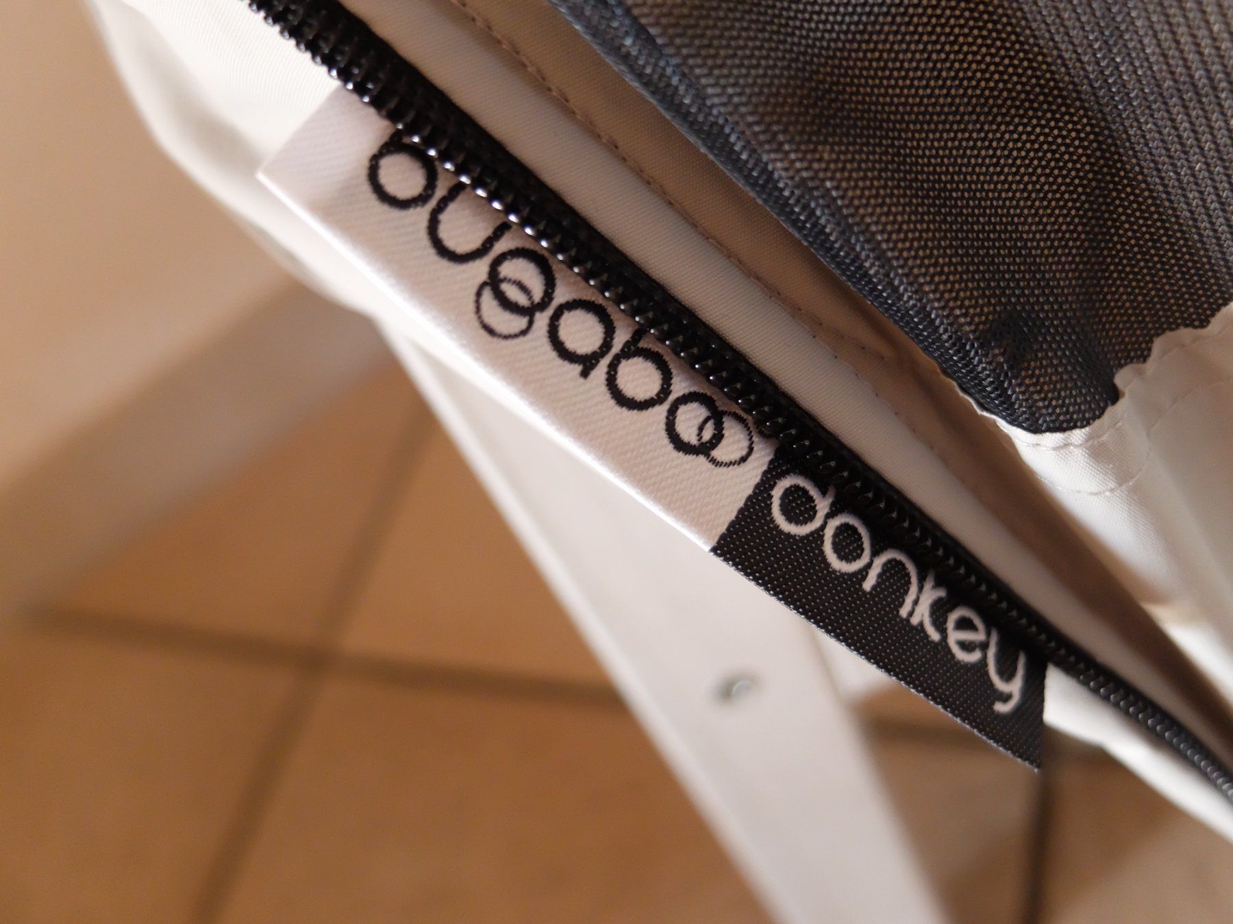 Bugaboo Carrozzine: Bugaboo Donkey Breezy Sun Canopy // Envoi / Versand OK – Usato da Les Breuleux venduto da malice_13 1