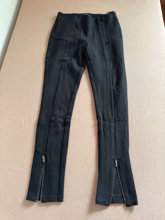 GUESS HOSE, GR. M, SCHWARZ, BEQUEM, HERBST