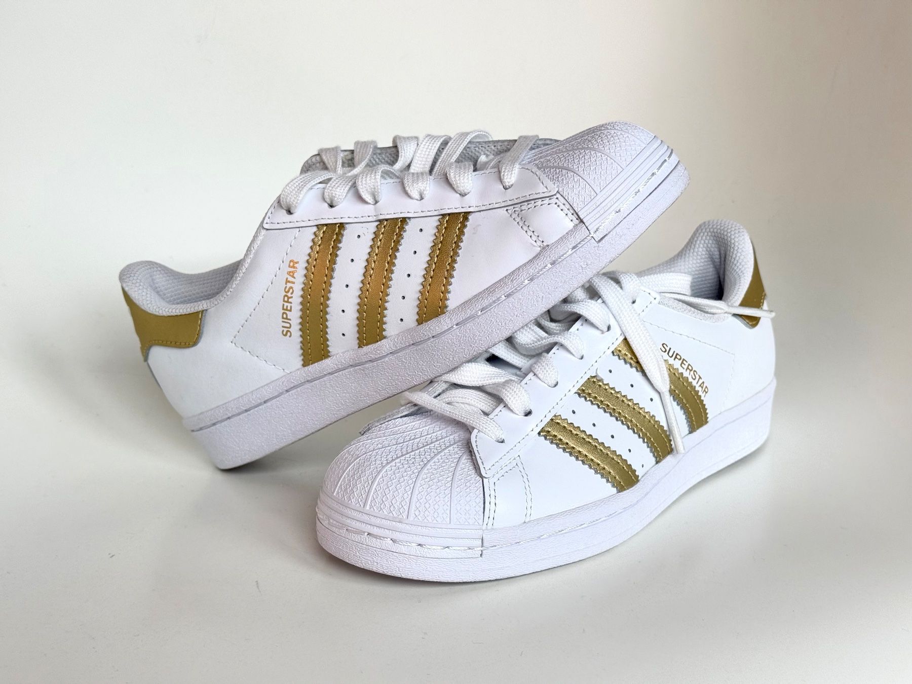 Adidas Scarpe da uomo: Adidas Superstar Weiss/Gold – Nuovo (secondo la descrizione) da Zürich venduto da Loeffel81zh