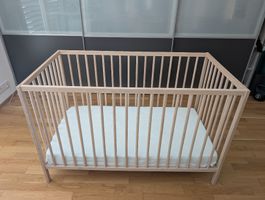 Babybett und Matratze kaum gebraucht