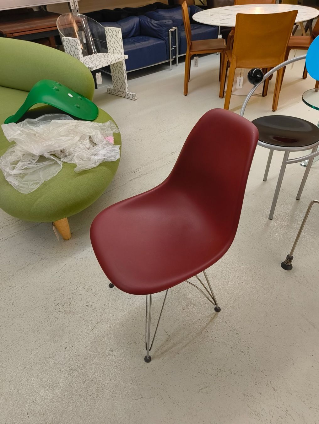 Vitra Sedie: Original Eames Sidechair von Vitra Dunkelrot? DSR - Eifel – Usato da Zürich venduto da vintage_design_sale 2
