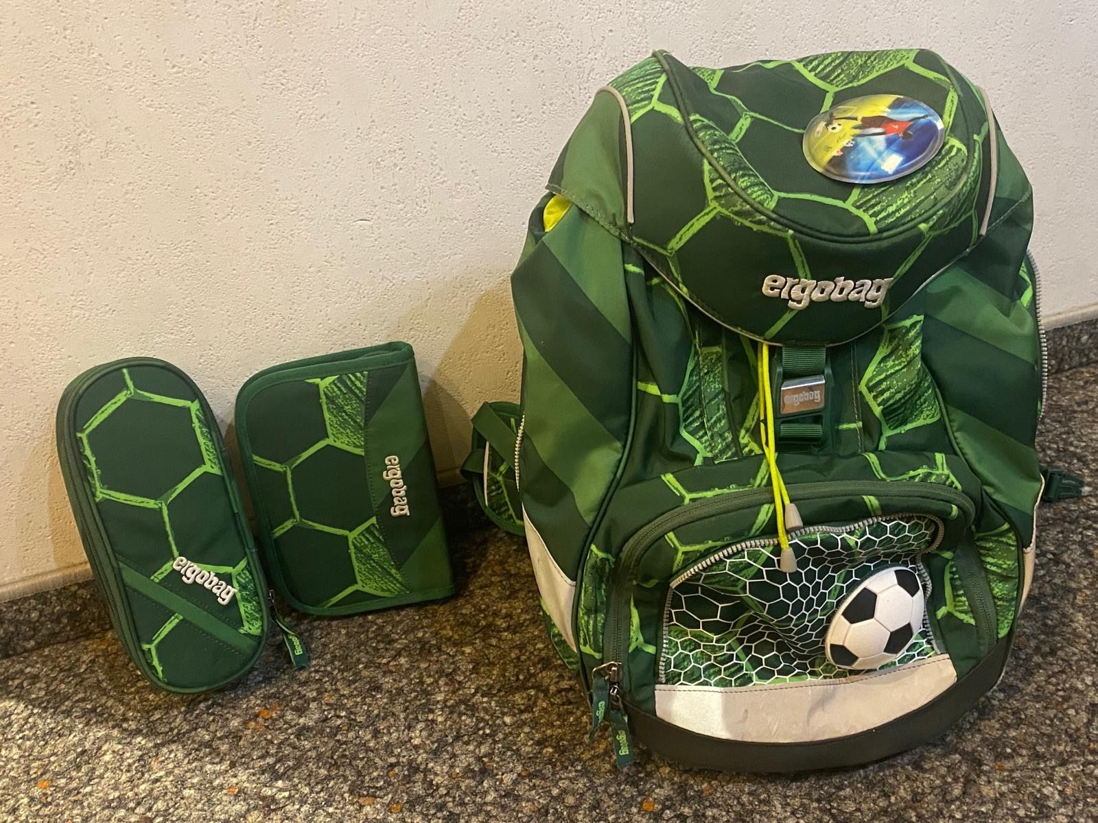 Ergobag Borse & Zaini: Ergobag Schuhlrucksack Set mit 2 Etui – Usato da Dreien venduto da boedmelicity