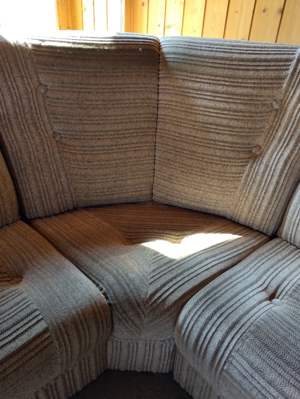 Divani: Altes Ecksofa mit Kissen – Difettoso da Brienz BE venduto da ThomysHobbyLobby 2