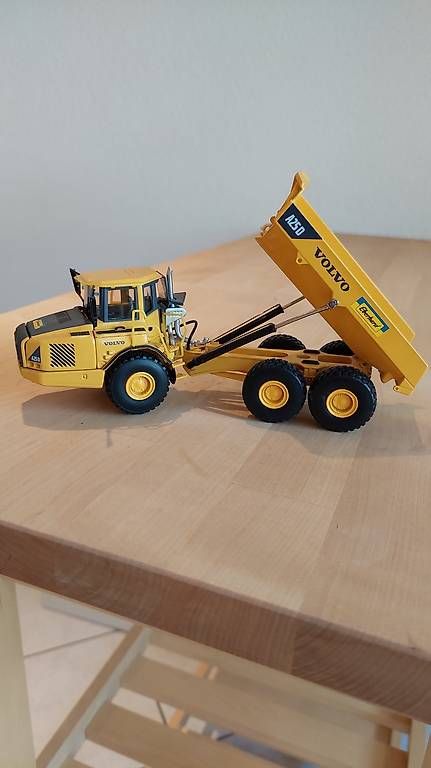 Kit di modellismo & Modellini statici: Model von Firma Eberhard (Dumper gross) – Usato da Ibach venduto da col_n2cs 1