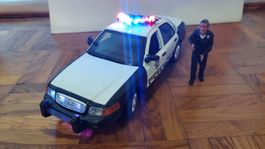 Modellauto Polizei USA 1/18, realist. Licht/Sound Effekte -5
