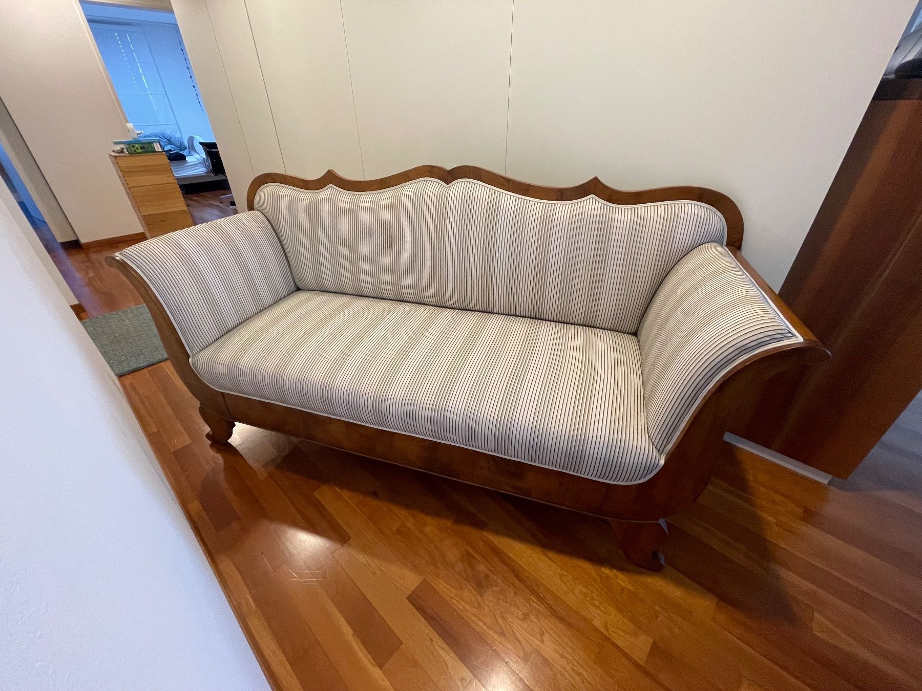 Divani: Biedermeier Sofa restauriert – Usato da Luzern venduto da Txavi 1