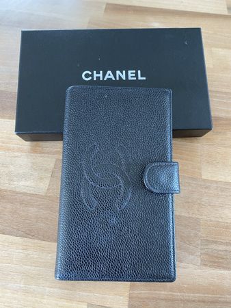 Chanel Caviar Wallet mit goldener Hardware