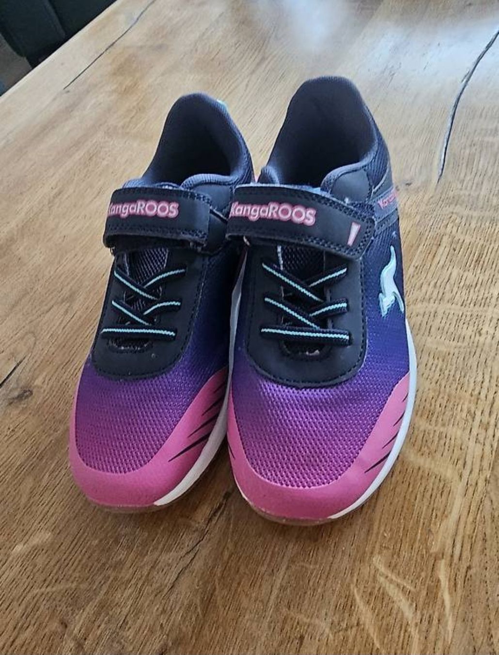 Scarpe per ragazze: Kangaroos Kinderschuhe Gr.31 – Usato da Grosshöchstetten venduto da Qenko