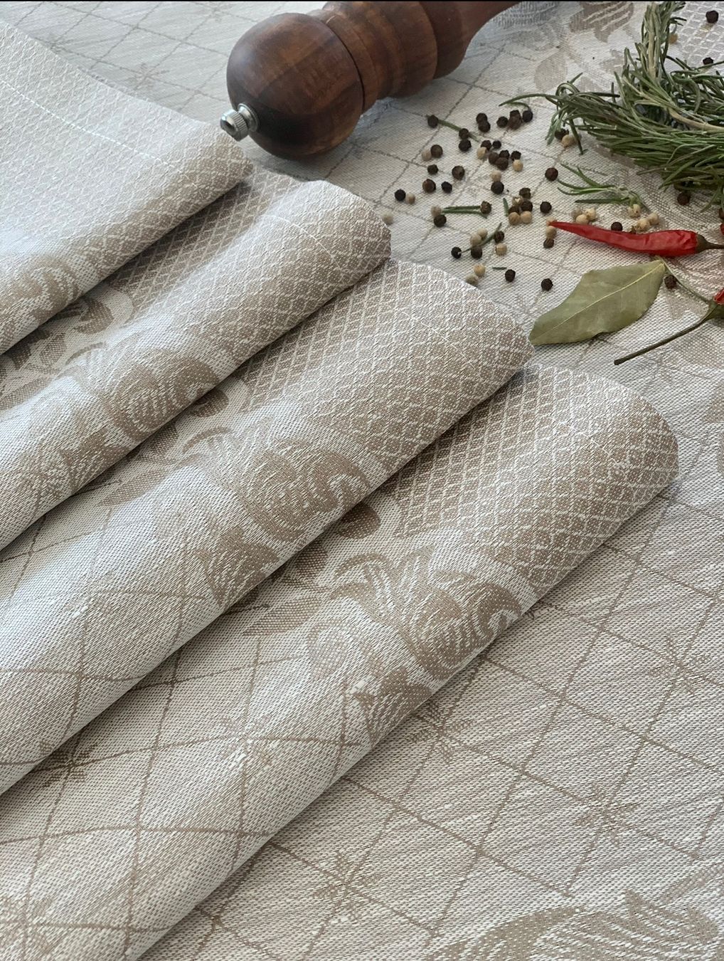 Altra biancheria da tavola: Chemin de table avec 4 serviettes de table en lin 100% – Nuovo e nell'imballaggio originale da Monthey venduto da La_maison_du_textile