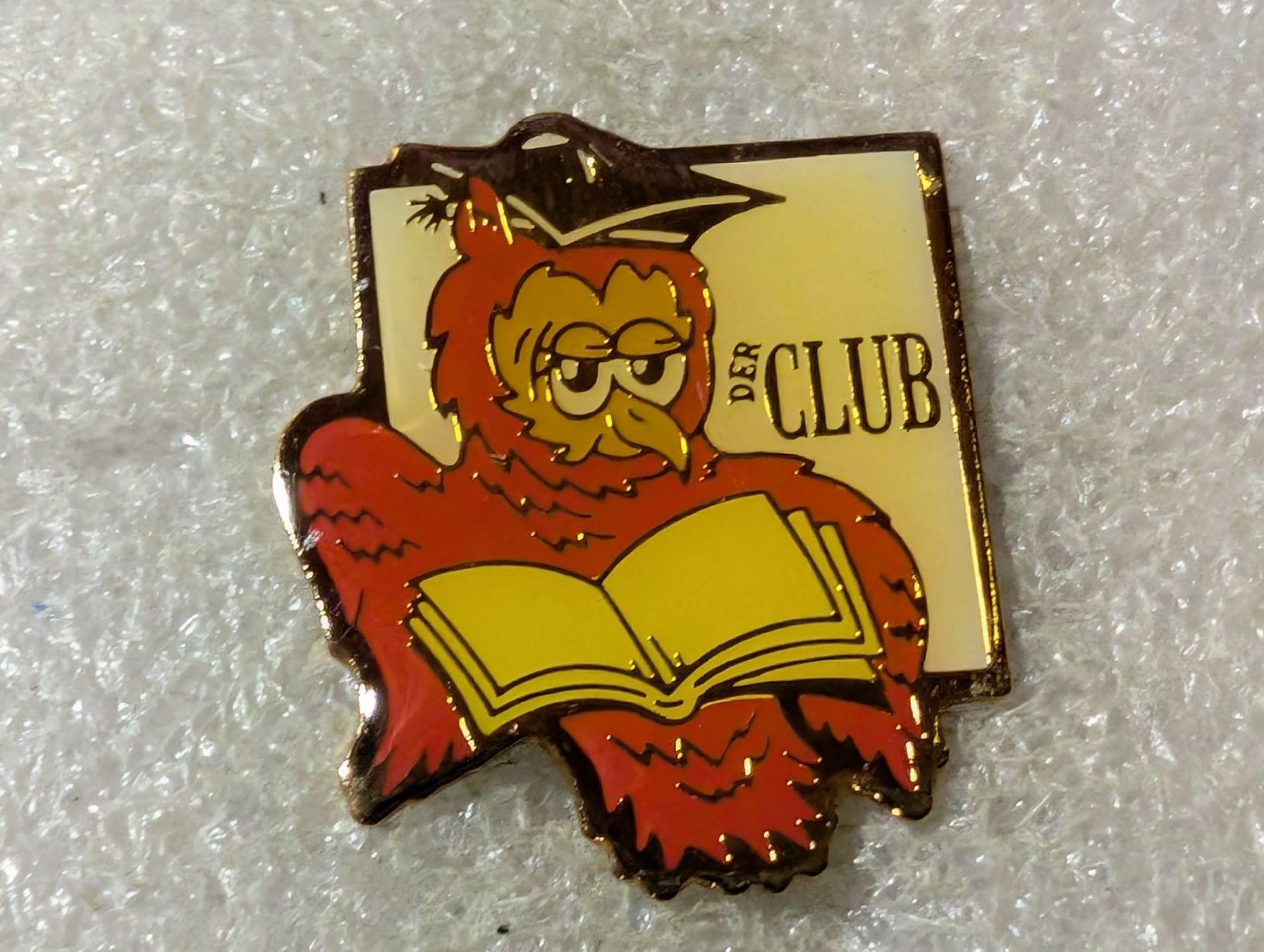 Placchette & Badge: Ansteckpin 114: Der Club – Usato da Oppligen venduto da Pin-Fall-Shop