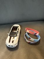 BMW Modellauto weiss mit drei Armbändern Set neuwertig
