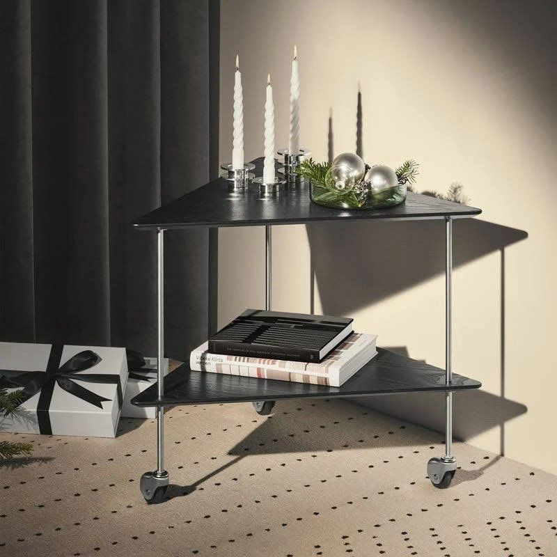 Fritz Hansen Tavoli: Fritz Hansen AJ Trolly Side Table, Esche schwarz – Nuovo e nell'imballaggio originale da Erlen venduto da mat_jm2f