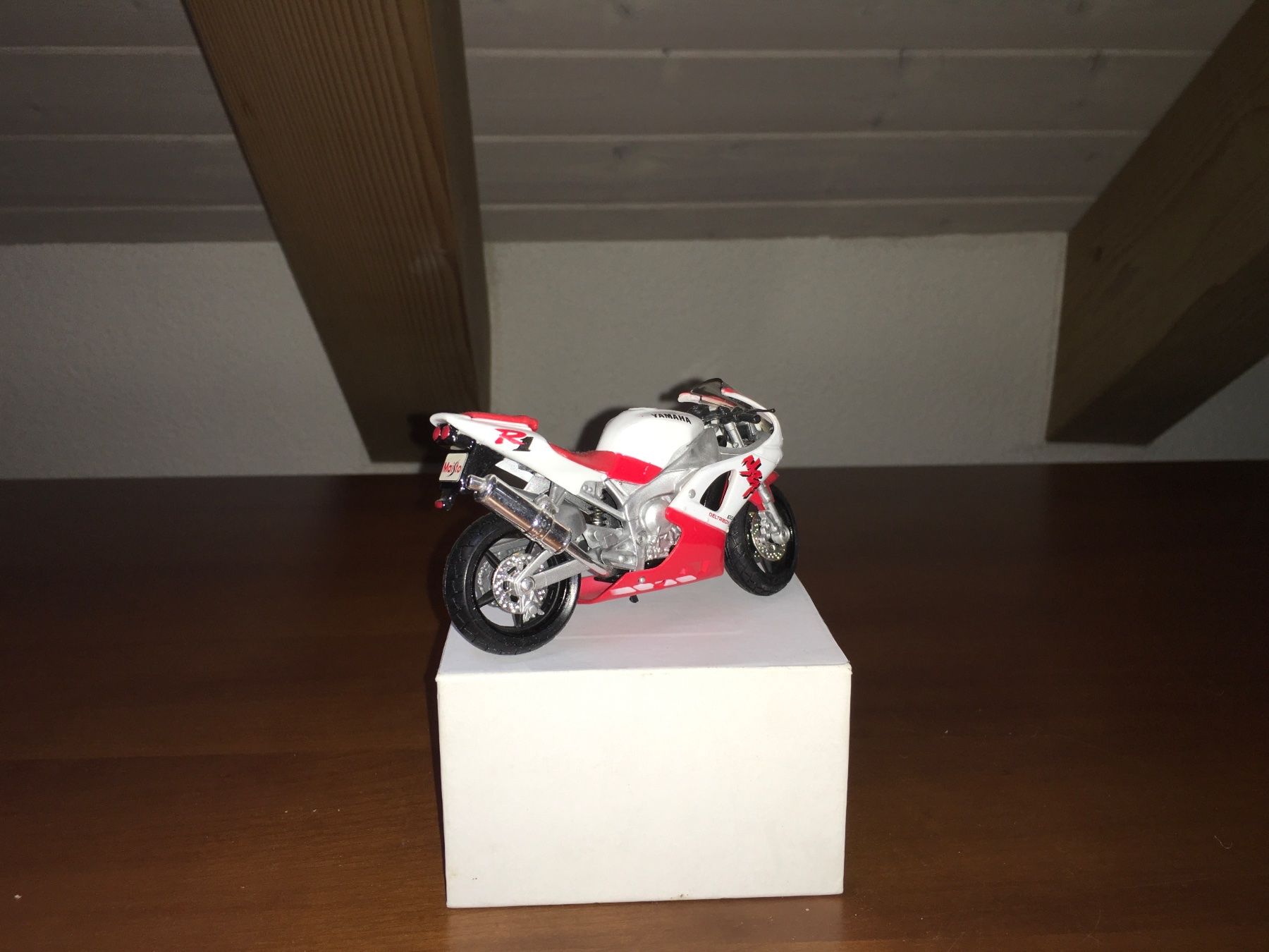 Maisto Modellini d'auto: Yamaha R1 - 1/18 – Usato da Wohlen AG venduto da PrivatSammlung 1