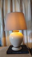 Große Stehlampe