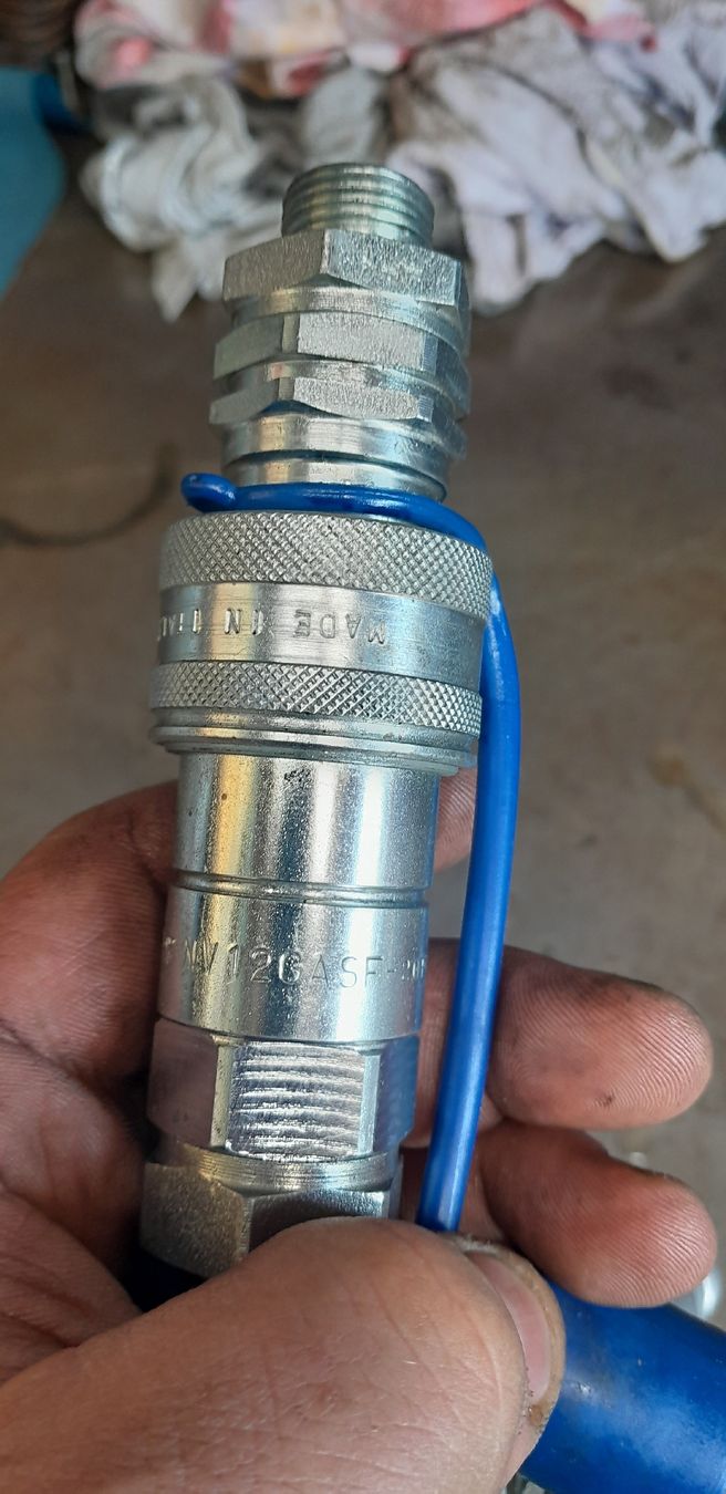 Tutte le macchine: Hydraulikkupplung – Usato da Brünisried venduto da magnum02 1