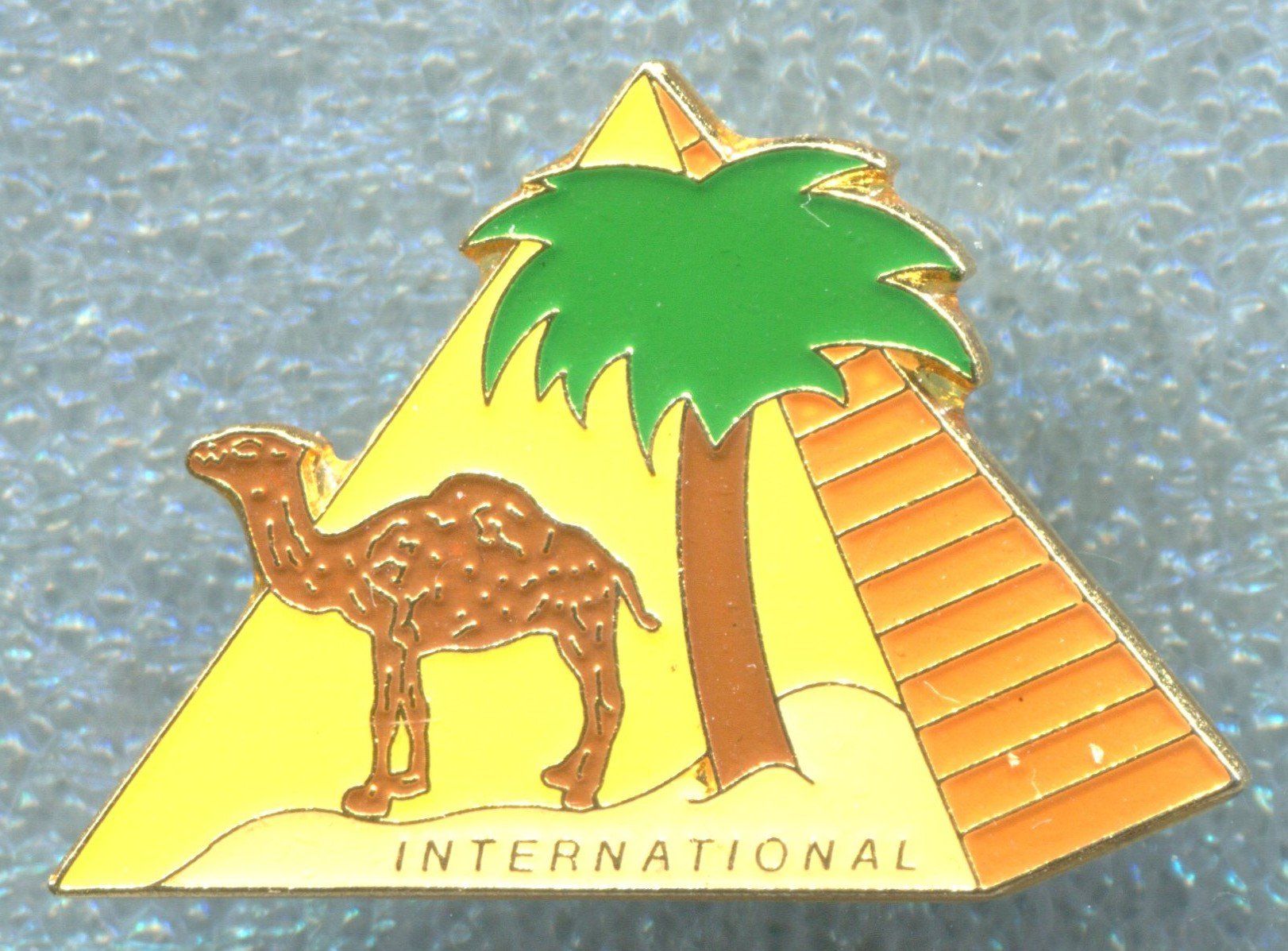 Camel Placchette & Badge: CAMEL  INTERNATIONAL – Usato da Winterthur venduto da Sammleroase