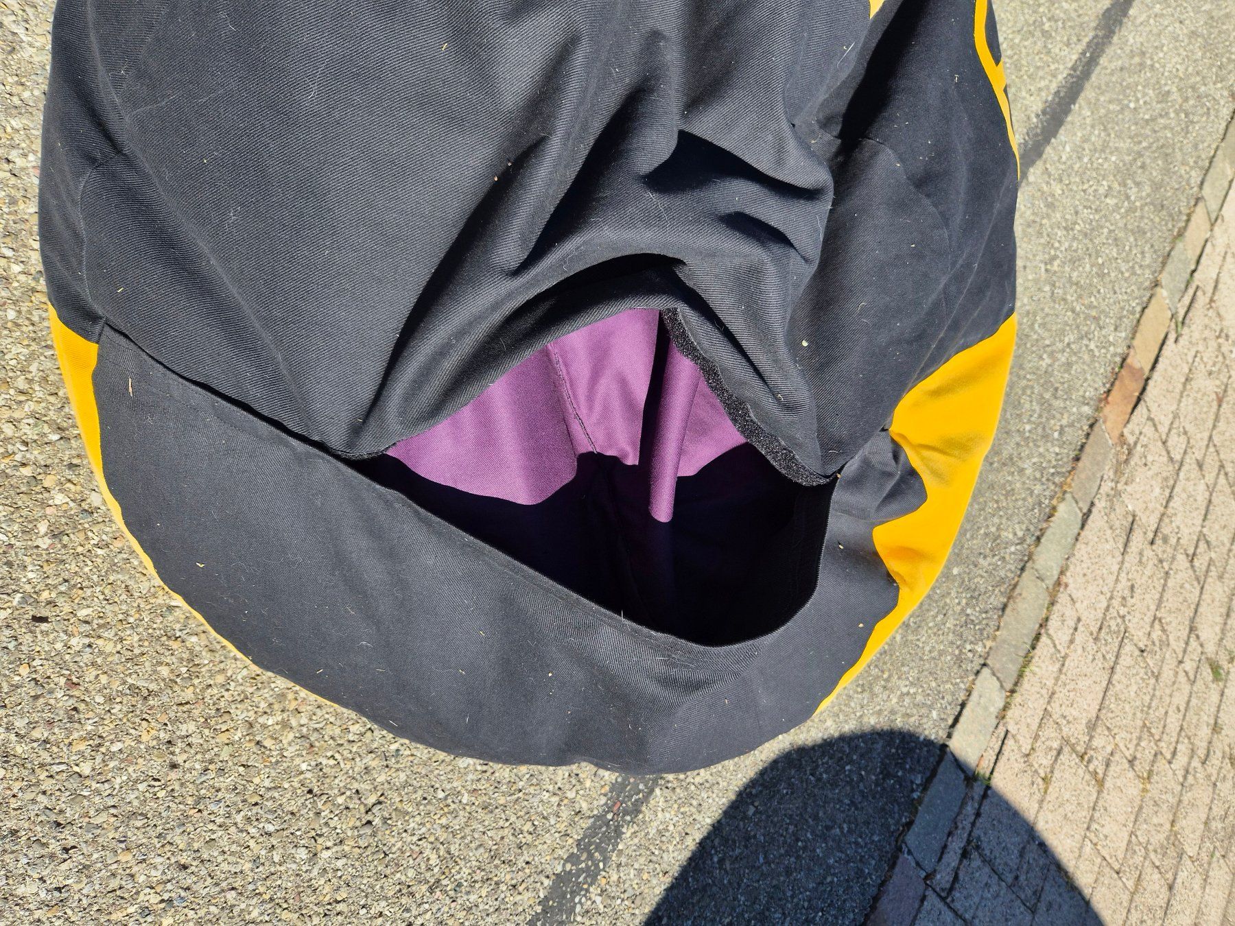 Poltrone: Sitzsack gelb schwarz Handarbeit – Usato da Wolfhausen venduto da Minusch222 2