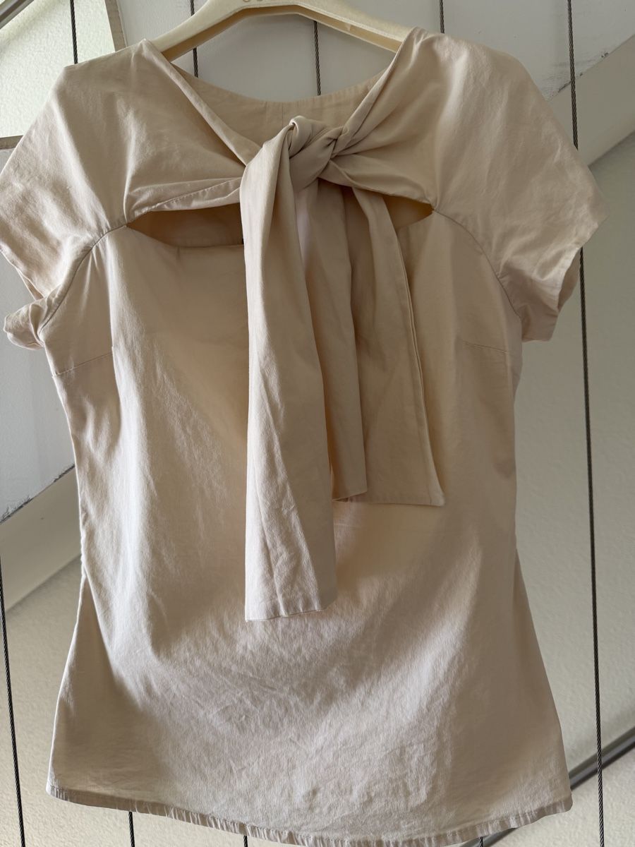 Gucci Camicette: Gucci Damen Bluse Beige mit Bindedetail Grösse 42 – Usato da Belp venduto da Aliya 1