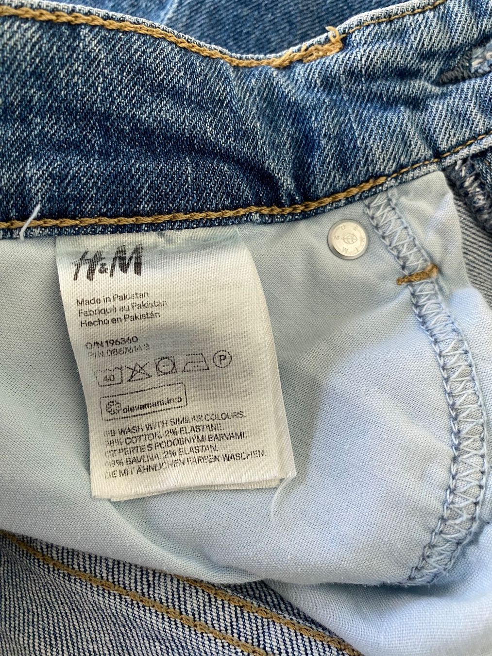 H&M Pantalons: H&M Denim Shorts – D'occasion à Jona par vanessasupermarket20 7