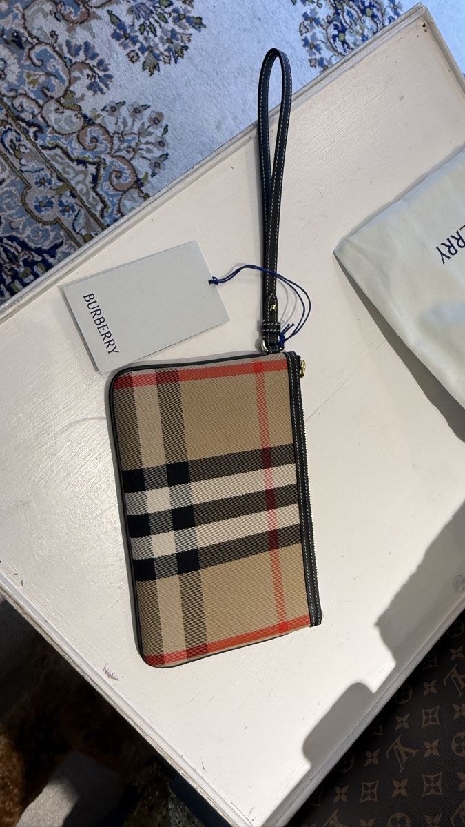 Burberry Borse: Burberry neu mit Staubbeutel – Nuovo e nell'imballaggio originale da Lachen SZ venduto da HelvetiaLuxury 7