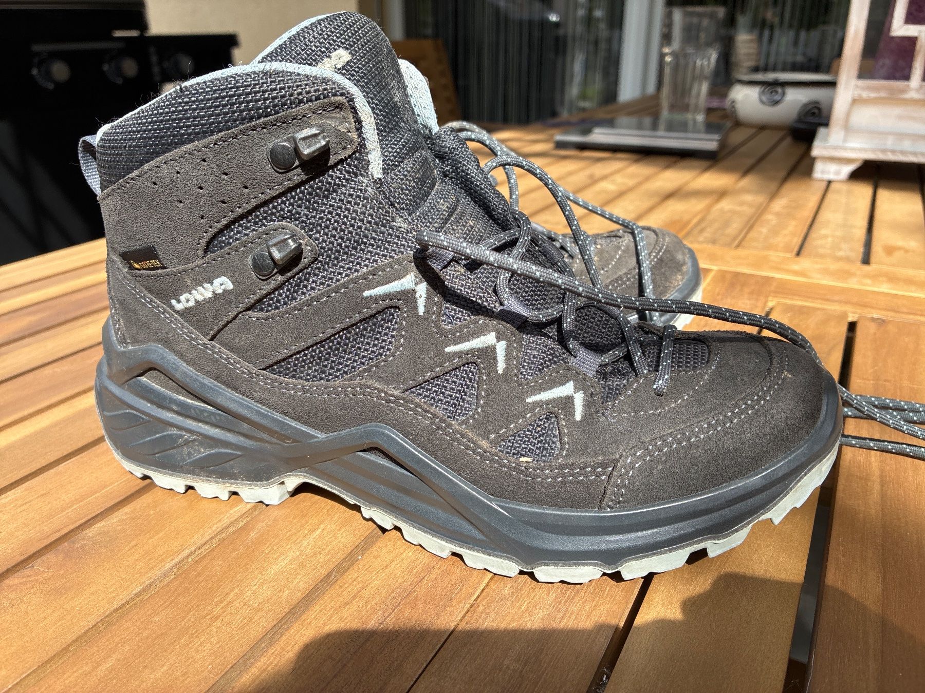 Lowa Chaussures garçon: Wanderschuhe Lowa Gore-Tex Grösse 37.5 – D'occasion à Guntershausen par Gloominati