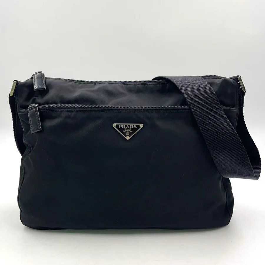 Prada Sacs: Prada Vera Triangle Shoulder Bag – Neuf (Voir description) à Chamoson par Sapoloshop