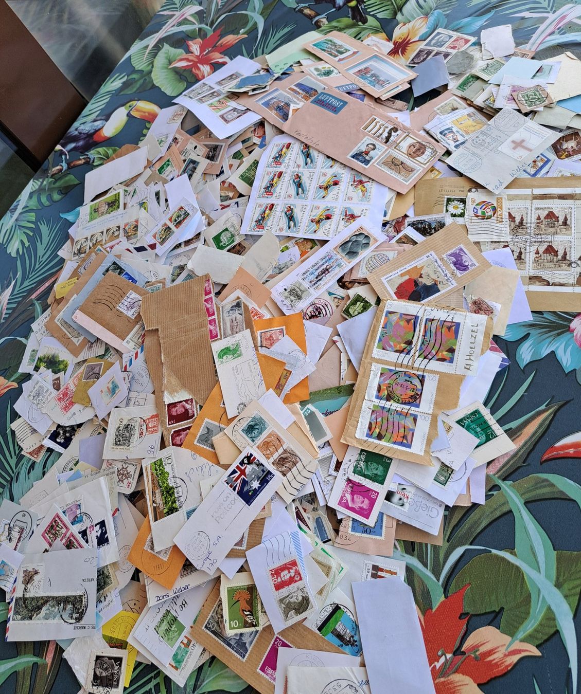 Tutti i francobolli: Timbres Monde 1 kg – Usato da Biel/Bienne venduto da ESOXMAN 1