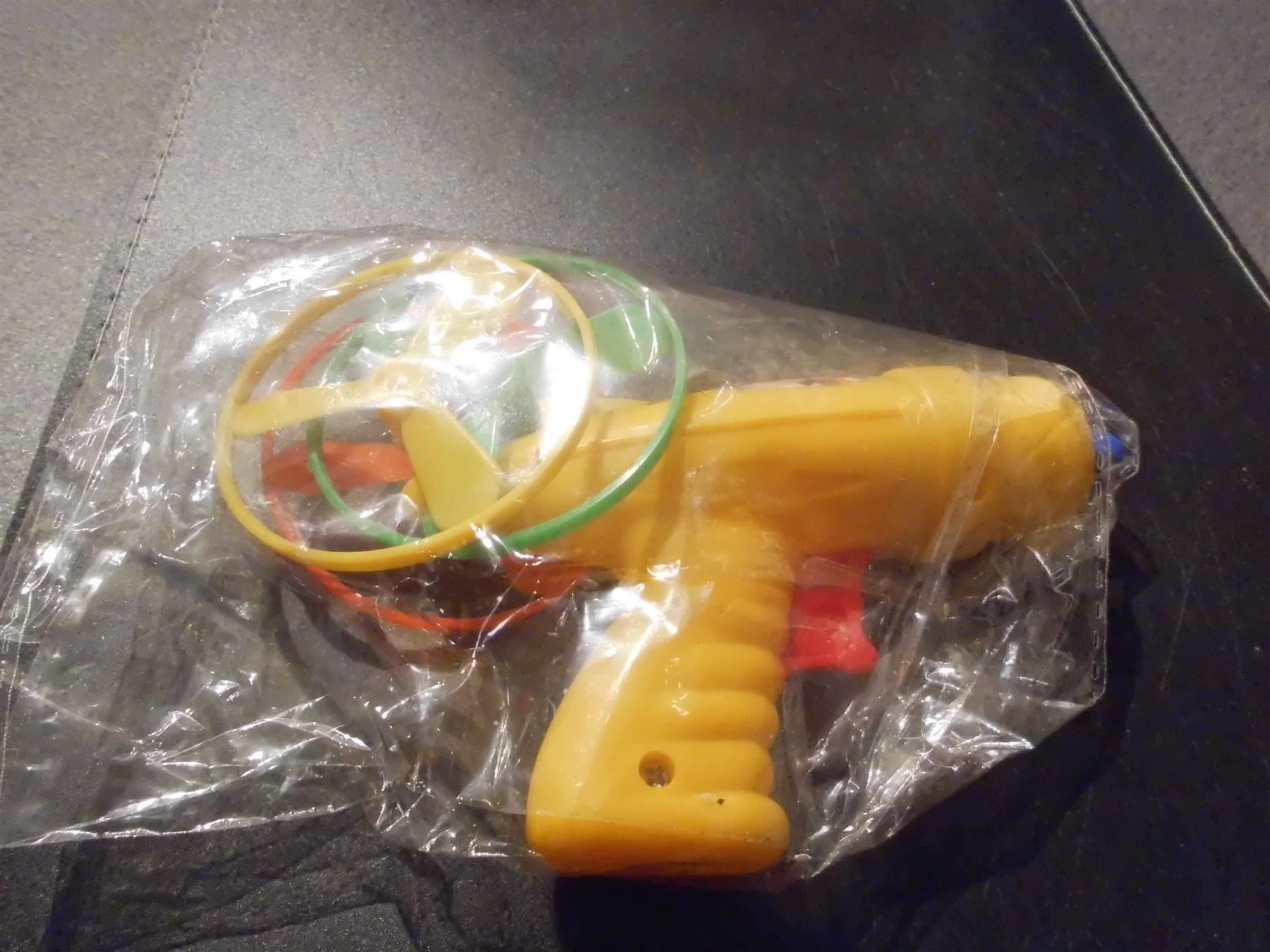 Jouets: Flug wheel gun, gelb – Neuf avec emballage d'origine à Zürich par abraxas1291