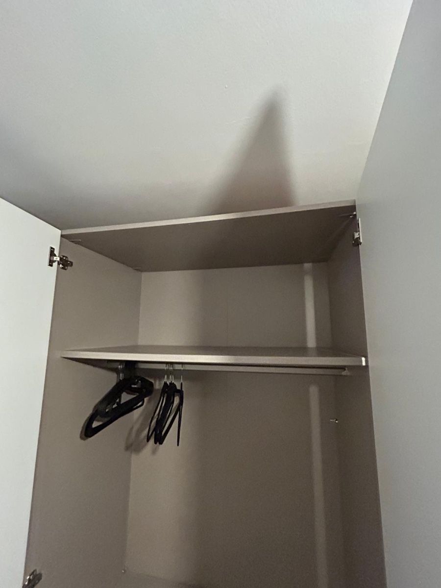 Armoires: Kleiderschrank – D'occasion à Kreuzlingen par 44eriix 3