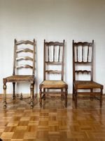 3 (antike) Holzstühle mit Sitz aus Bast, schöner Zustand