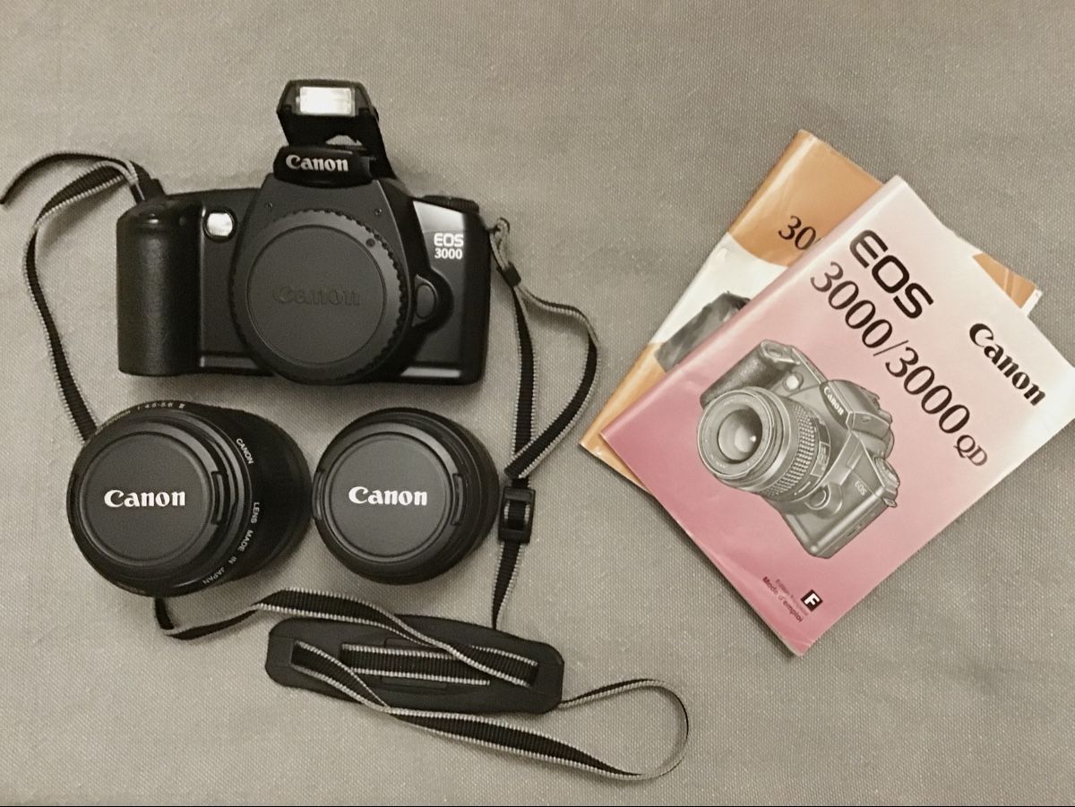 Canon Fotocamera: Canon EOS 3000 Spiegelreflexkamera mit 2 Objektiven! – Usato da Winterthur venduto da Ricci2012
